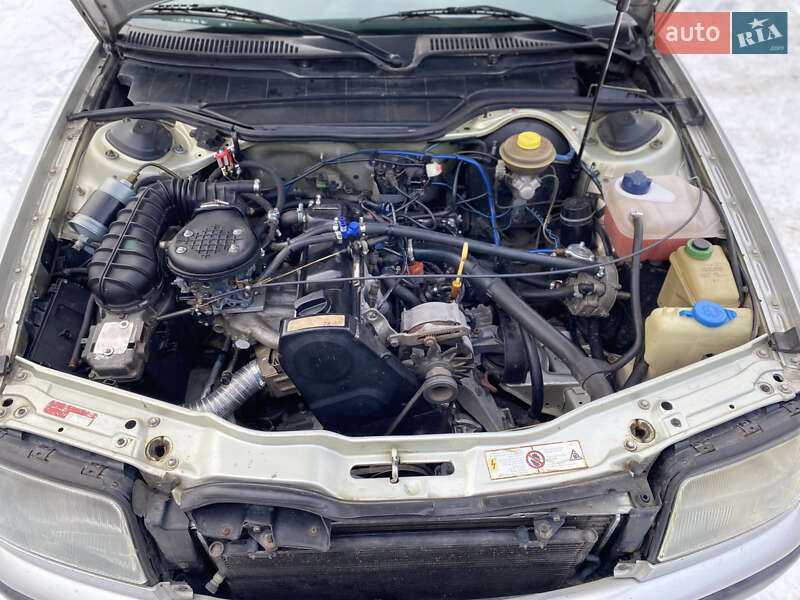 Седан Audi 100 1993 в Березному