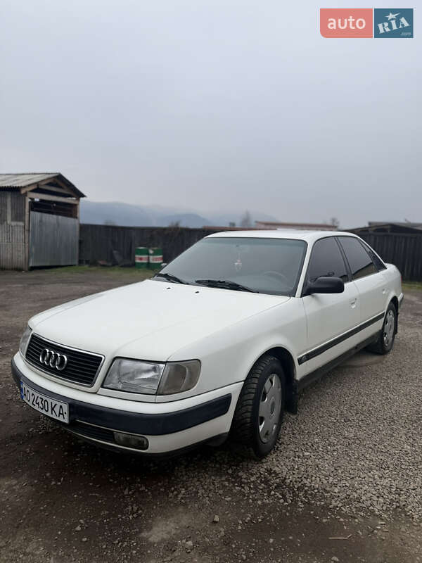 Седан Audi 100 1992 в Тячеве