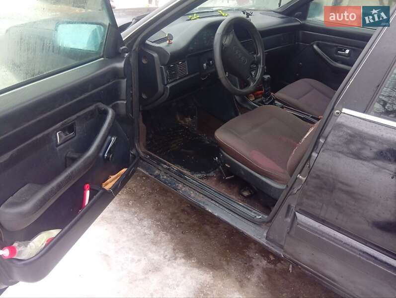 Седан Audi 100 1989 в Черновцах