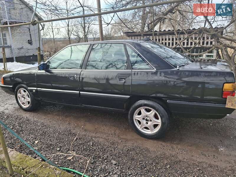 Седан Audi 100 1988 в Иваничах