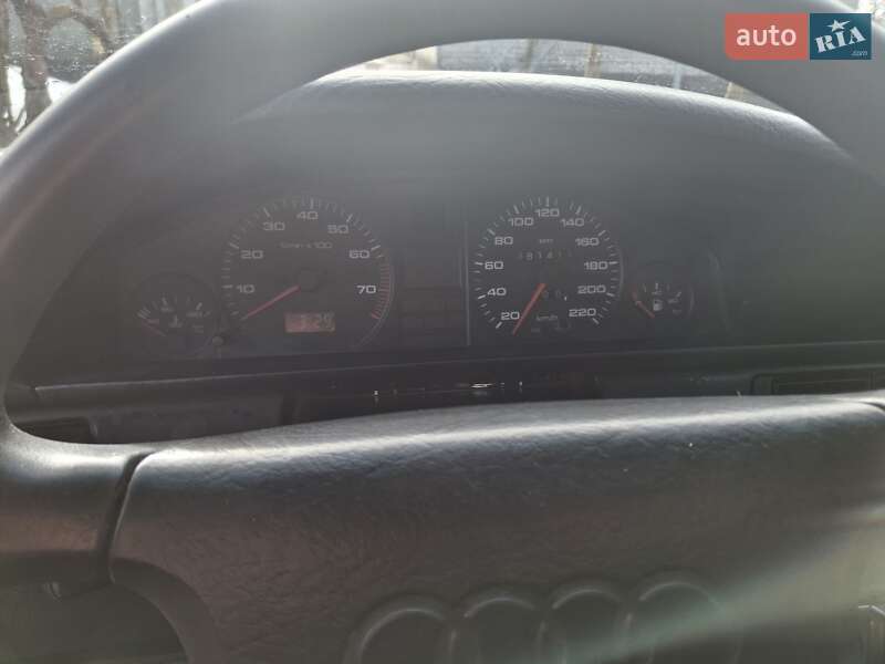 Седан Audi 100 1988 в Иваничах