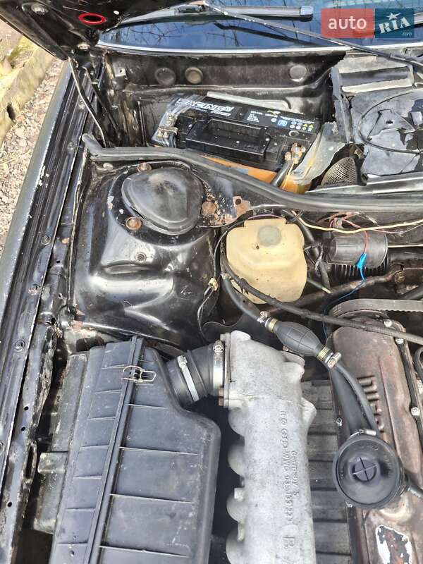 Седан Audi 100 1988 в Иваничах