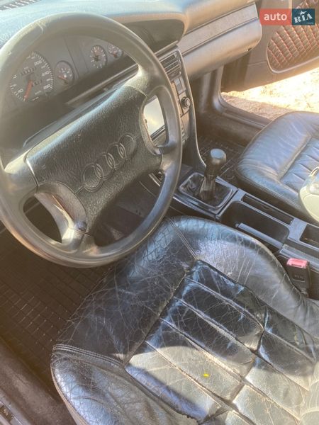 Седан Audi 100 1993 в Сарнах