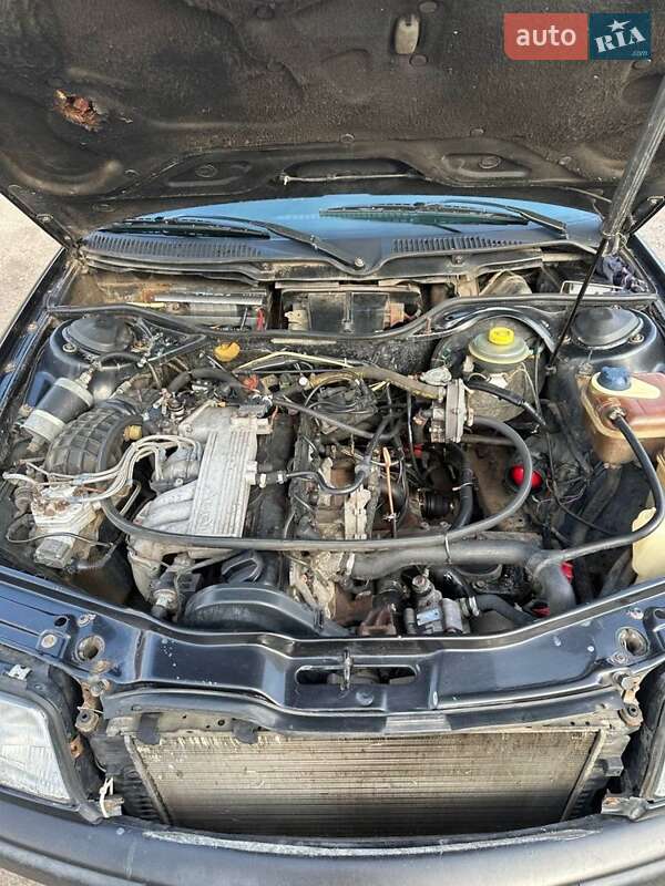 Седан Audi 100 1993 в Богодухове