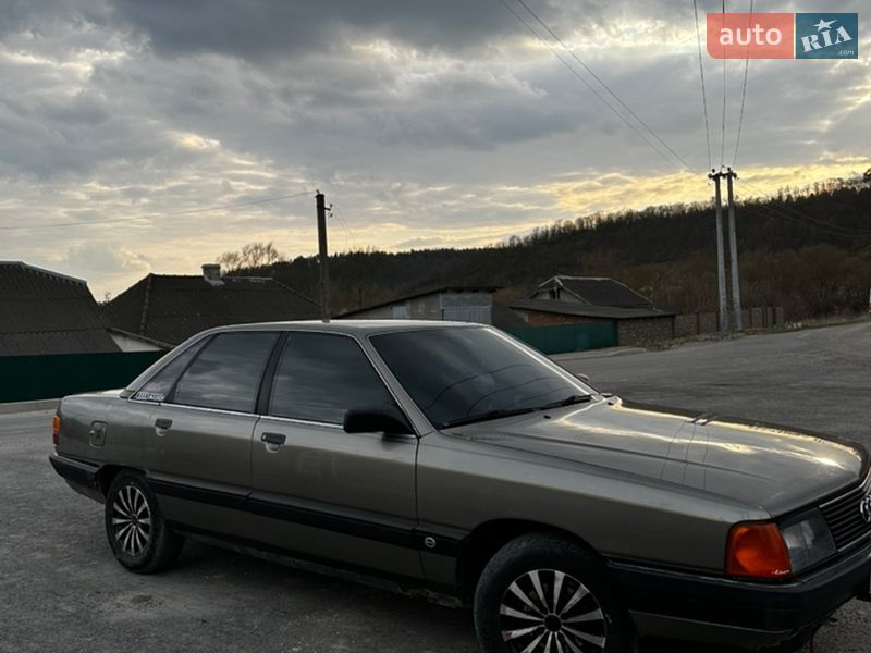 Седан Audi 100 1989 в Чорткове