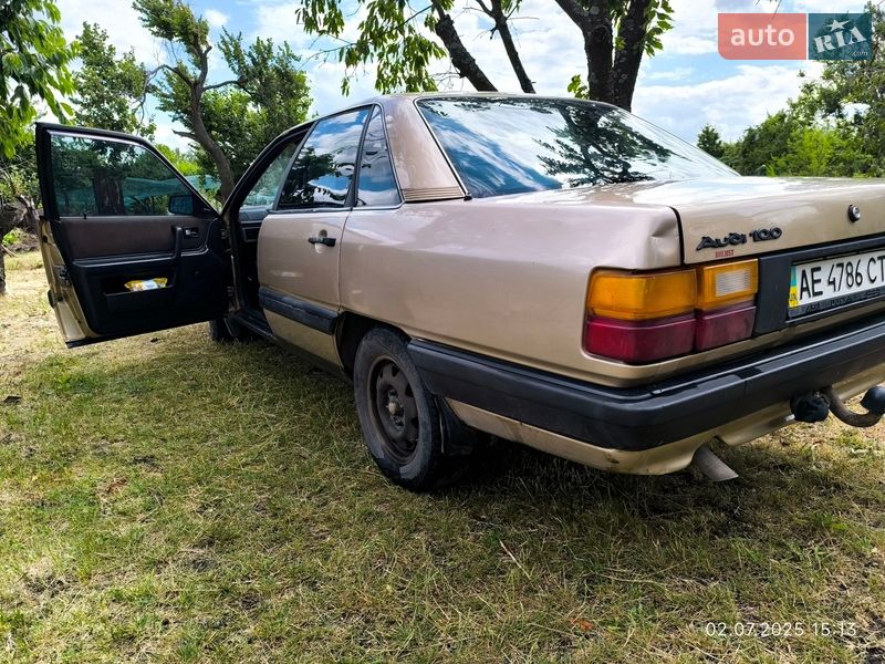 Седан Audi 100 1985 в Кривом Роге