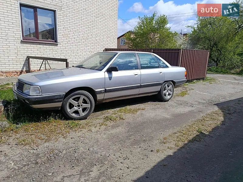 Audi 100