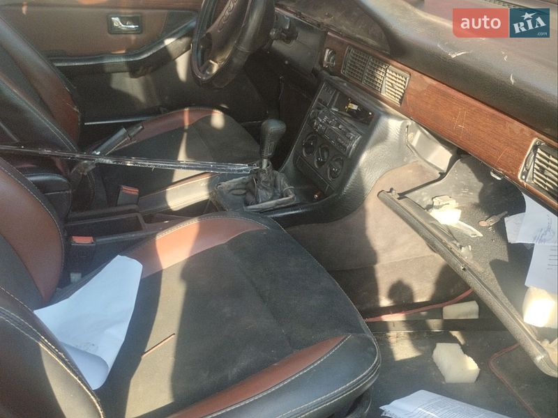 Седан Audi 100 1990 в Долине