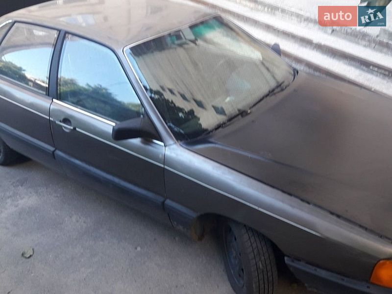 Седан Audi 100 1983 в Хмельницком