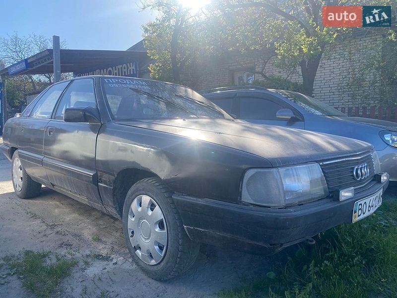 Седан Audi 100 1986 в Кременце