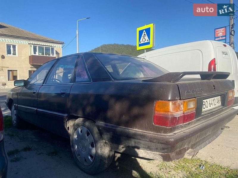 Седан Audi 100 1986 в Кременце