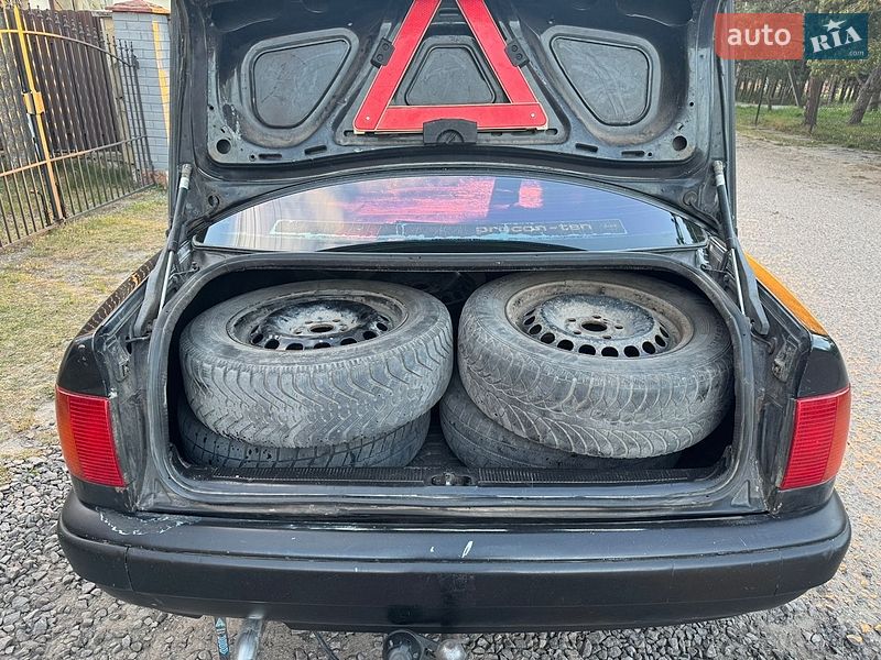 Седан Audi 100 1991 в Жовкві