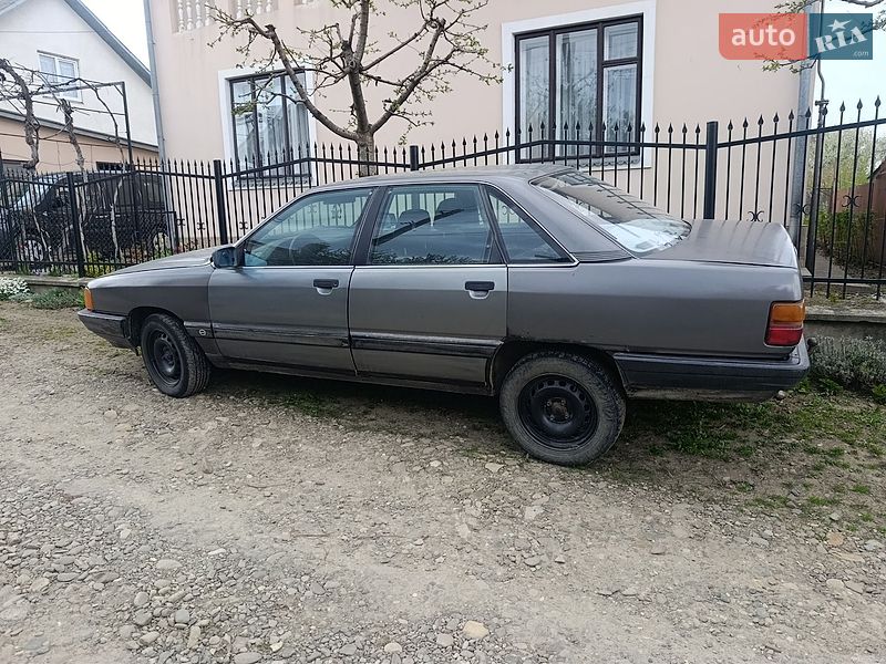 Седан Audi 100 1990 в Черновцах