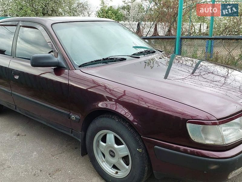 Седан Audi 100 1993 в Лугинах