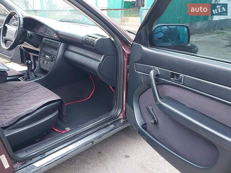 Седан Audi 100 1993 в Лугинах