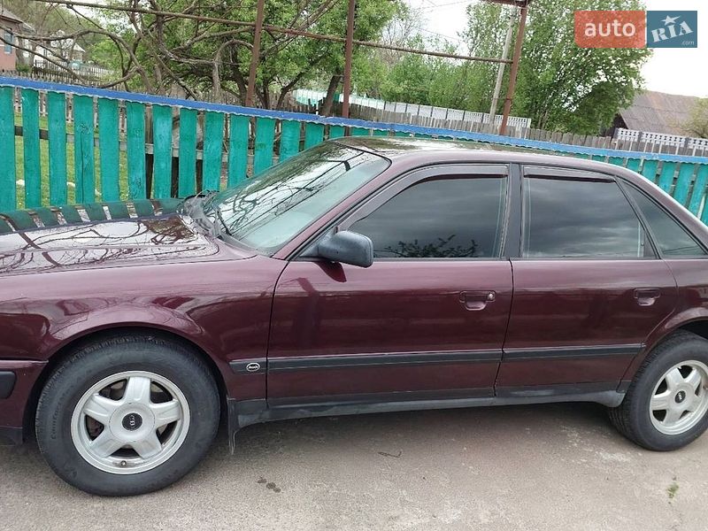 Седан Audi 100 1993 в Лугинах