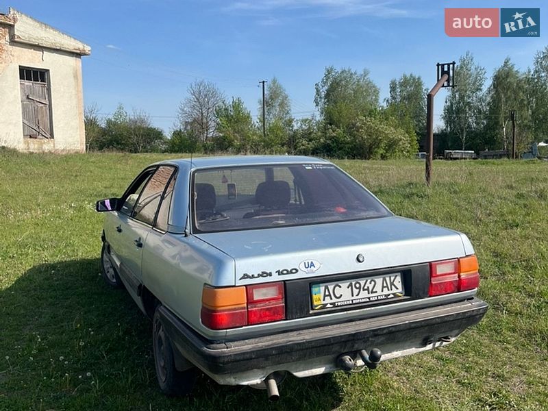 Седан Audi 100 1983 в Нововолынске