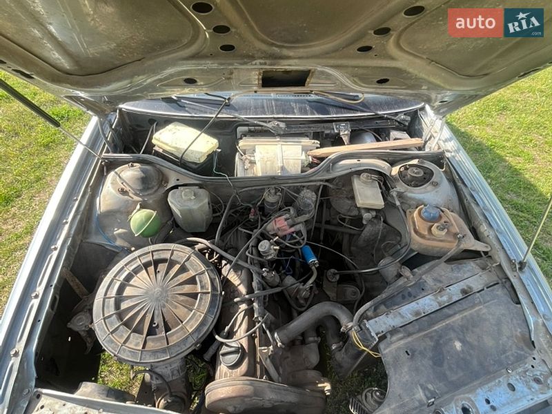 Седан Audi 100 1983 в Нововолынске