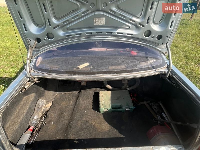 Седан Audi 100 1983 в Нововолынске