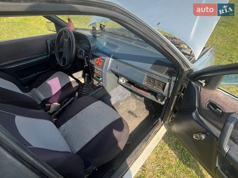 Седан Audi 100 1983 в Нововолынске