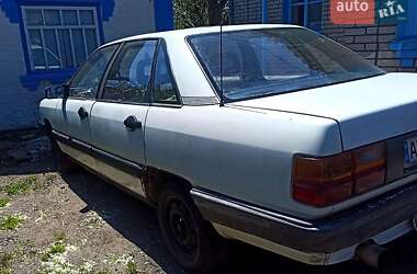 Седан Audi 100 1984 в Липовце