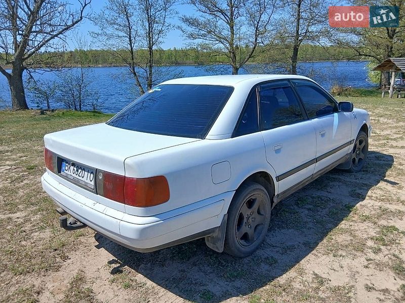 Седан Audi 100 1992 в Заречном