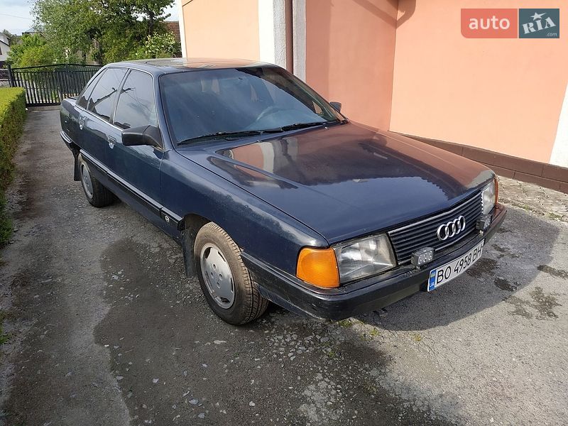 Седан Audi 100 1990 в Чорткове