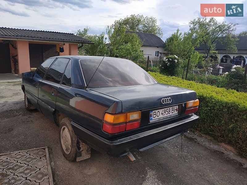 Седан Audi 100 1990 в Чорткове