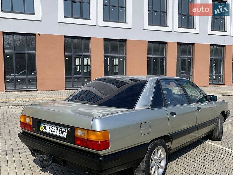 Седан Audi 100 1990 в Львові