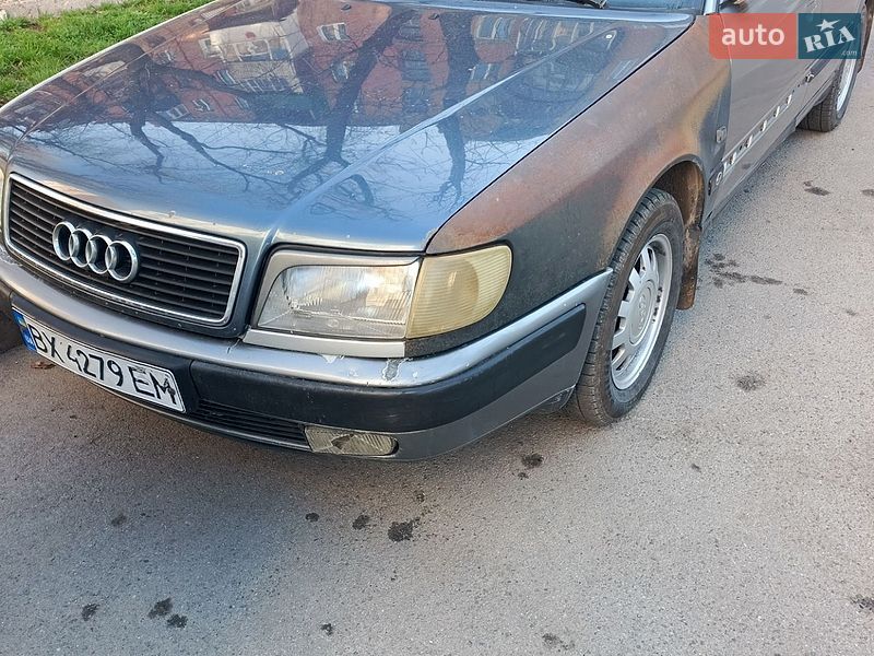 Седан Audi 100 1993 в Волочиську