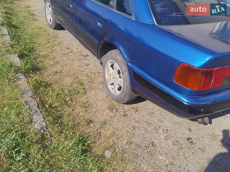 Audi 100