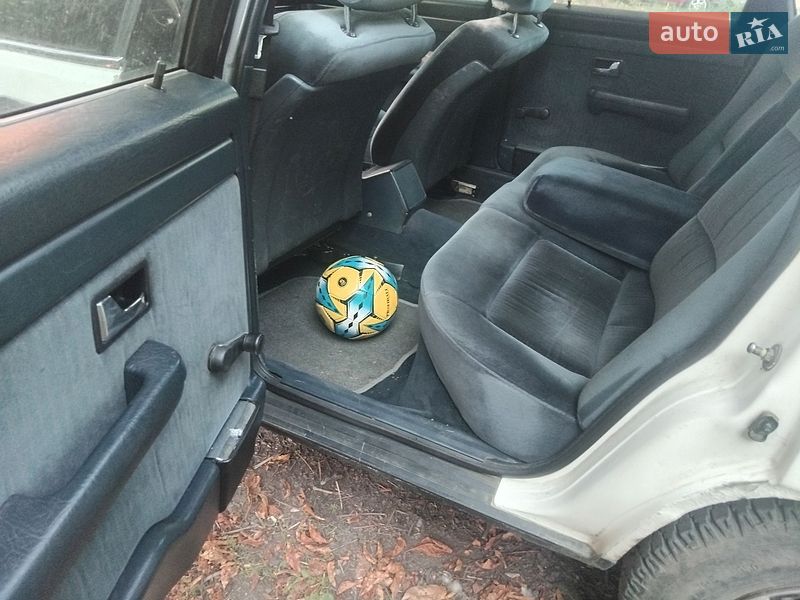 Седан Audi 100 1987 в Чернівцях