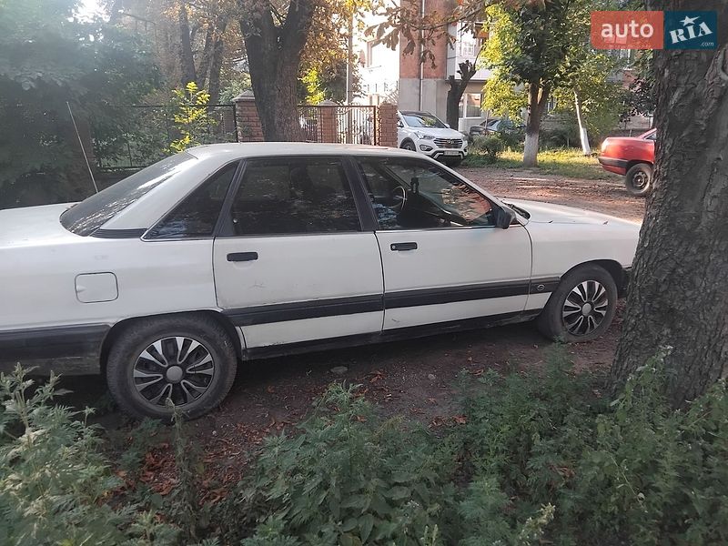 Седан Audi 100 1987 в Чернівцях