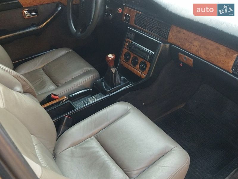 Седан Audi 100 1989 в Староконстантинове