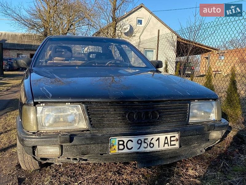 Седан Audi 100 1986 в Золочеві