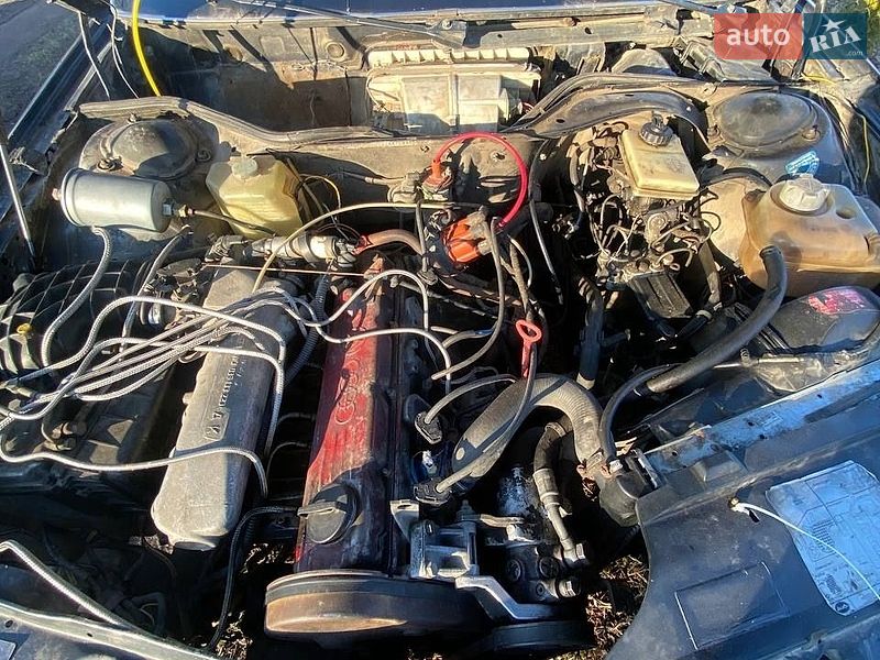Седан Audi 100 1986 в Золочеві