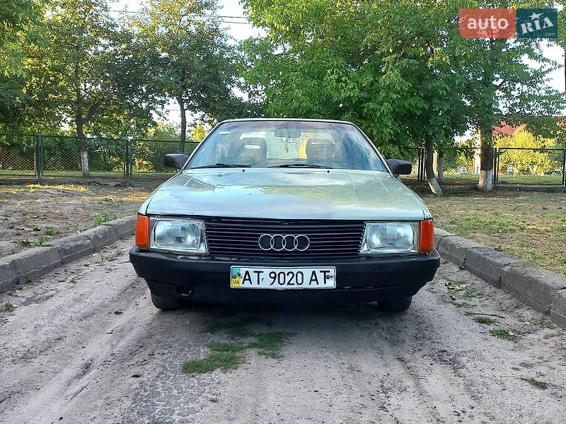 Седан Audi 100 1983 в Володимирі