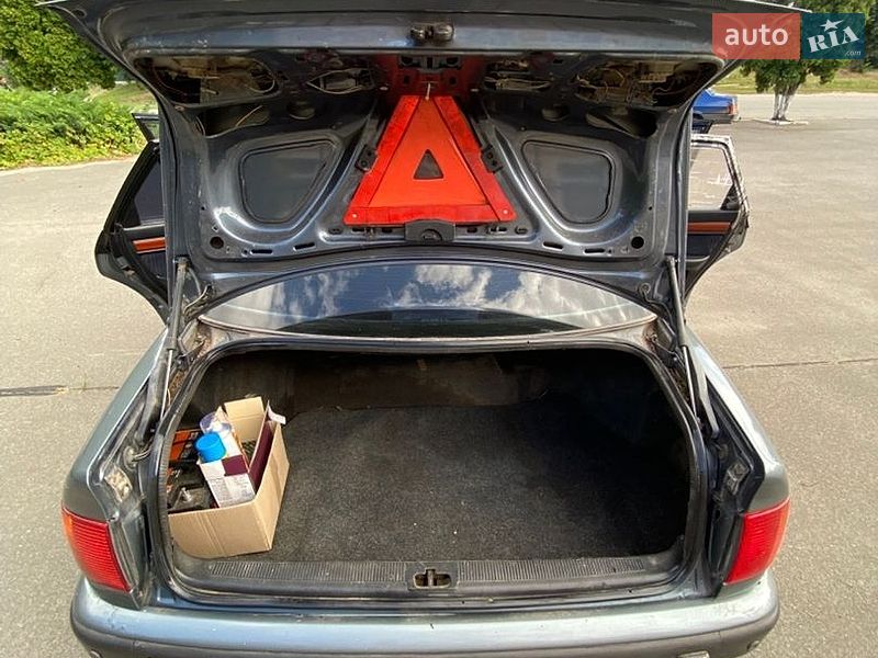 Седан Audi 100 1991 в Глухове