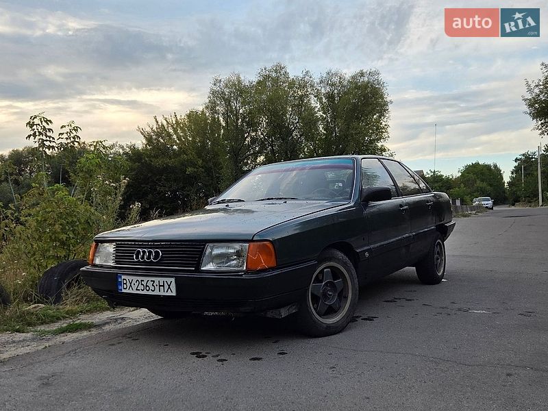 Седан Audi 100 1985 в Ровно