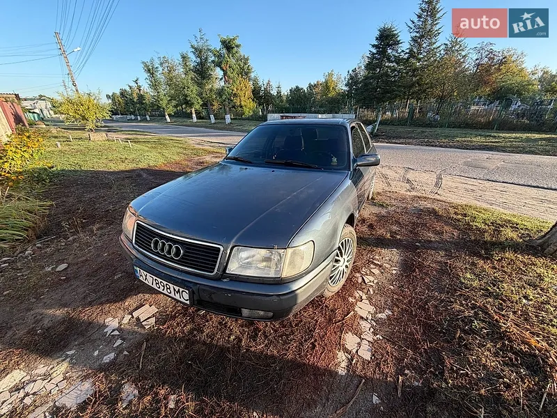 Audi 100