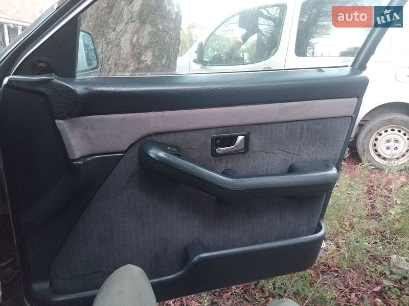 Седан Audi 100 1987 в Черновцах
