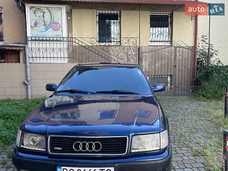 Audi 100