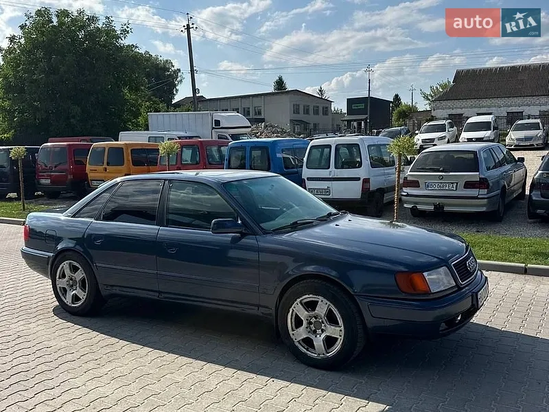Audi 100
