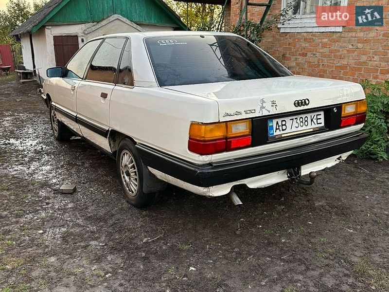 Седан Audi 100 1988 в Хмільнику