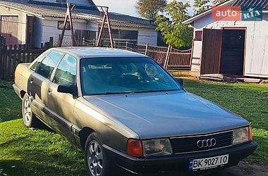 Седан Audi 100 1990 в Дубні