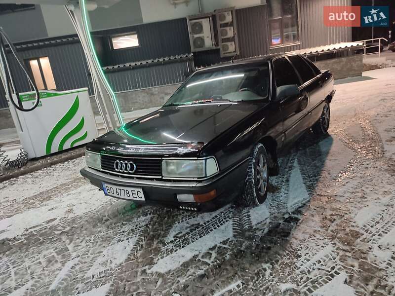 Седан Audi 200 1989 в Чорткове