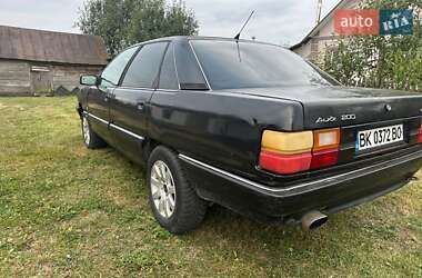Седан Audi 200 1989 в Березному