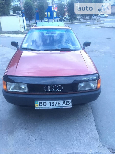 Седан Audi 80 1987 в Волочиске