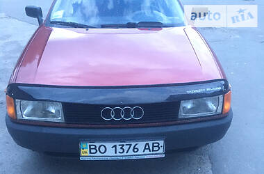 Седан Audi 80 1987 в Волочиске