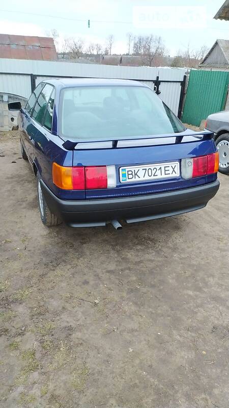 Седан Audi 80 1988 в Вараші